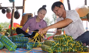 Giữ truyền thống sum vầy bên món bánh quê ngày Tết