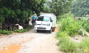 Tuyên Quang: Đường thi công dang dở, người dân mòn mỏi chờ