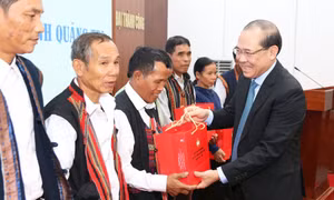Lãnh đạo Ủy ban Trung ương Mặt trận Tổ quốc Việt Nam tiếp Đoàn đại biểu người có uy tín tiêu biểu của tỉnh Quảng Trị