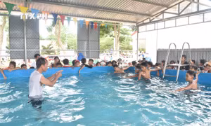Đắk Lắk lan tỏa mạnh mẽ hoạt động dạy và học bơi an toàn cho học sinh
