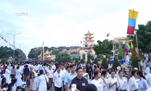 Đại lễ Hội yến Diêu Trì Cung thu hút hàng chục vạn du khách, người theo đạo Cao Đài