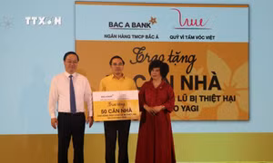 Tặng 50 ngôi nhà và 2 điểm trường cho đồng bào vùng lũ ở Yên Bái và Cao Bằng