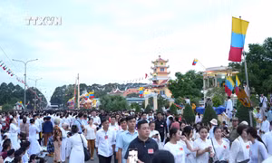 Đại lễ Hội yến Diêu Trì Cung thu hút hàng chục vạn du khách, người theo đạo Cao Đài