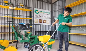 Nông dân trẻ Trần Văn Hảo đam mê sáng tạo máy nông nghiệp