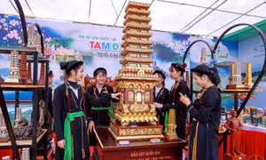 Nghệ nhân Kiều Đức Thưởng phục dựng di sản thành đồ lưu niệm du lịch độc đáo