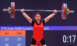 Phá kỷ lục SEA Games, đô cử người dân tộc Giáy Hoàng Thị Duyên bảo vệ thành công Huy chương Vàng