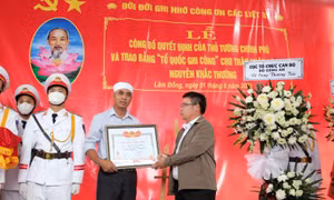 Trao Bằng "Tổ quốc ghi công" và Quyết định thăng quân hàm đối với Cảnh sát Giao thông hy sinh trên đèo Bảo Lộc