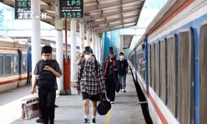 Hỗ trợ giá vé tàu cho học sinh đi thi, nhập học
