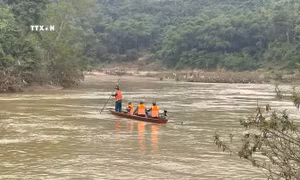 Tìm thấy thi thể một trong hai thiếu nhi bị mất tích trên sông Nậm Mộ