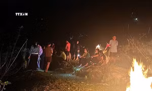Nỗ lực tìm kiếm 2 học sinh mất tích nghi do đuối nước trên sông Nậm Mộ (Nghệ An)