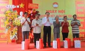 Trưởng Ban Nội chính Trung ương Phan Đình Trạc dự Ngày hội Đại đoàn kết toàn dân tộc tại An Giang