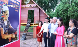 Khắc họa rõ nét bản sắc văn hóa dân tộc trong triển lãm tranh cổ động tỉnh Đắk Lắk