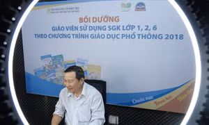 Tập huấn giáo viên theo hình thức trực tuyến tới 100% giáo viên dạy học SGK lớp 2, lớp 6 và cán bộ quản lí giáo dục ở tất cả các tỉnh, thành phố. Ảnh: Hà Vy