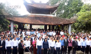 Dâng hương tưởng niệm Đại danh y Hải Thượng Lãn Ông Lê Hữu Trác