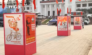 Triển lãm 70 bức tranh cổ động, tuyên truyền tấm lớn kỷ niệm 70 năm Chiến thắng Điện Biên Phủ 