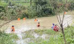 Phú Yên: Tìm thấy thi thể nạn nhân bị nước lũ cuốn trôi