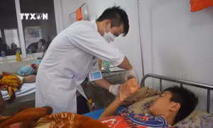 Đắk Lắk: Ba học sinh lớp 6 nhập viện cấp cứu do tự chế pháo nổ