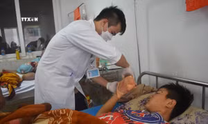 Đắk Lắk: Ba học sinh lớp 6 nhập viện cấp cứu do tự chế pháo nổ