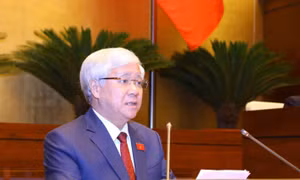 Chủ tịch Ủy ban Trung ương Mặt trận Tổ quốc Việt Nam Đỗ Văn Chiến trình bày Báo cáo tổng hợp ý kiến, kiến nghị của cử tri và Nhân dân gửi đến Kỳ họp thứ 6, Quốc hội khóa XV. Ảnh: Văn Điệp - TTXVN