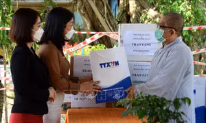 Tuổi trẻ TTXVN khu vực miền Trung - Tây Nguyên hỗ trợ trẻ em mồ côi tại Đà Nẵng