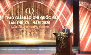 Chủ tịch nước Nguyễn Xuân Phúc dự và phát biểu tại Lễ trao Giải Báo chí Quốc gia lần thứ XV, năm 2020