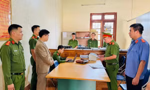 Bắt tạm giam nguyên Hiệu trưởng Trường Phổ thông Dân tộc bán trú Tiểu học Hoàng Thu Phố 1