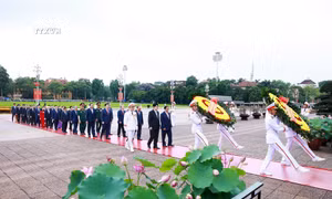 Kỷ niệm 134 năm Ngày sinh Chủ tịch Hồ Chí Minh: Lãnh đạo Đảng, Nhà nước vào Lăng viếng Bác