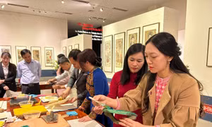 Bảo tàng Đắk Lắk đưa dòng tranh dân gian đến gần hơn với công chúng