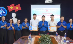 Trao Huy hiệu “Tuổi trẻ dũng cảm” cho 3 đoàn viên, thanh niên cứu người đuối nước