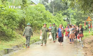 Ứng phó mưa lớn kéo dài, Thanh Hóa di dời người dân vùng nguy cơ đến nơi an toàn