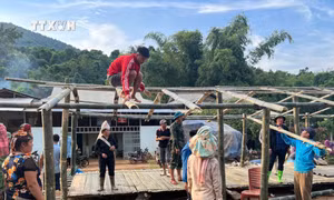 Sơn La hỗ trợ làm lán ở tạm cho người dân Nà Mện phải di dời khỏi khu vực sạt lở
