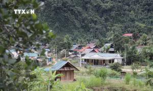 Hai cô giáo vượt khó bám bản nghèo vùng cao huyện Tương Dương