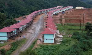 Ổn định cuộc sống người dân vùng sạt lở xã biên giới Hướng Lập