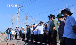 Phó Thủ tướng Trần Lưu Quang làm việc với Bạc Liêu và Cà Mau về tình hình sạt lở