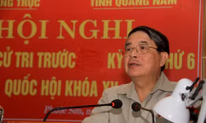 Phó Chủ tịch Quốc hội Nguyễn Đức Hải trả lời kiến nghị cử tri huyện Phước Sơn. Ảnh: baoquangnam.vn