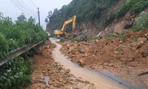 Mưa lớn gây sạt lở, ách tắc nhiều tuyến đường vùng cao Lào Cai
