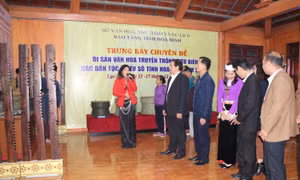 Gian trưng bày chuyên đề Di sản văn hoá truyền thống tiêu biểu các dân tộc thiểu số tỉnh Hoà Bình năm 2022. Ảnh: Thanh Hải - TTXVN