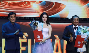 Nữ diễn viên chính xuất sắc phim truyền hình thuộc về Quỳnh Nguyễn với vai diễn trong bộ phim "Đừng làm mẹ cáu". Ảnh: Đặng Tuấn – TTXVN