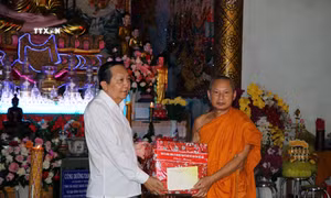Lãnh đạo tỉnh Vĩnh Long thăm, chúc mừng lễ Sene Dolta năm 2024