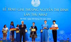 Trao giải thưởng Nguyễn Thị Định lần thứ nhất