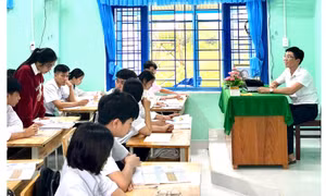Thầy Nguyễn Phúc Hậu truyền đam mê môn Lịch sử cho học sinh