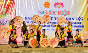 Vui hội đoàn kết cùng đồng bào dân tộc ở Nghệ An