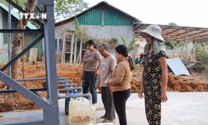 Khoan giếng công nghiệp giúp người dân vùng biên Bình Phước có nước sạch sinh hoạt