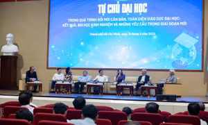 Các nhà quản lý, nhà khoa học trao đổi tại hội thảo tự chủ đại học. Ảnh: giaoducthoidai.vn
