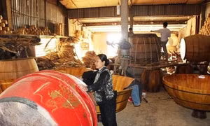 Xưởng sản xuất ở làng trống Ðọi Tam. Ảnh: hiephoitrongdoitam.com.vn