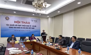 Phó Giáo sư, Tiến sỹ Nguyễn Văn Minh, Viện trưởng Viện Dân tộc học phát biểu khai mạc hội thảo. Ảnh: Diệu Thúy/TTXVN