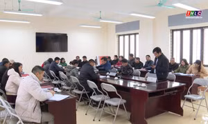 Tổ kiểm tra làm việc tại Trường Phổ thông dân tộc bán trú Tiểu học Hoàng Thu Phố 1.