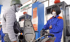 Giá xăng giảm nhẹ từ chiều nay 4/1
