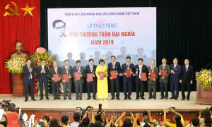 Các nhà khoa học nhận Giải thưởng Trần Đại Nghĩa năm 2019. Ảnh: Anh Tuấn/TTXVN