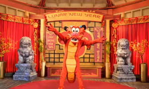 Rộn ràng sắc Tết nguyên đán tại Công viên Disneyland của Mỹ